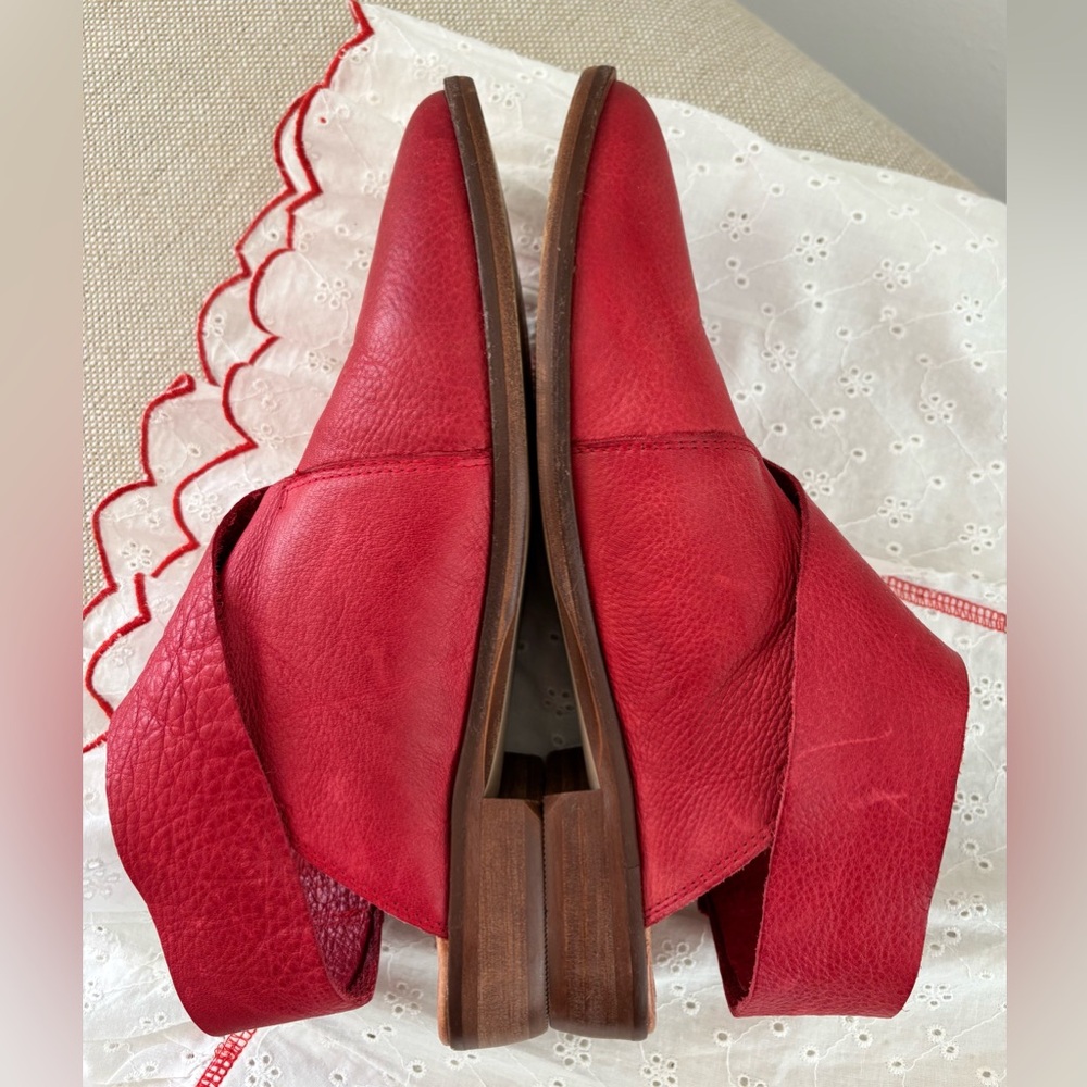 Free People Red Leather ‘Bryce’ Shoes Criss-Cross Front Open Back Buckle 38 - Picture 7 of 8